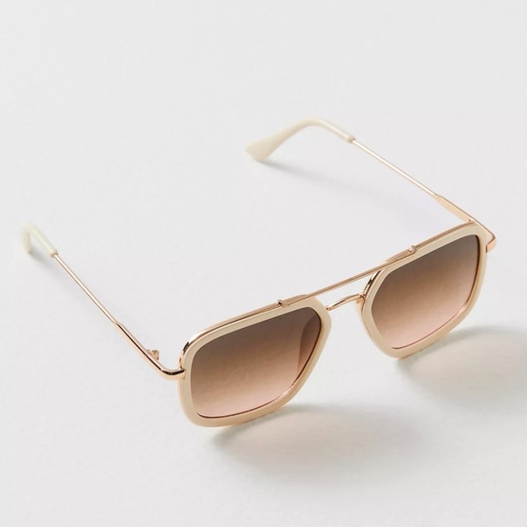 mLuna Classic Aviator
Sunglasses - Milkyway
FREE PEOPLE
NWT - Picture 8 of 10